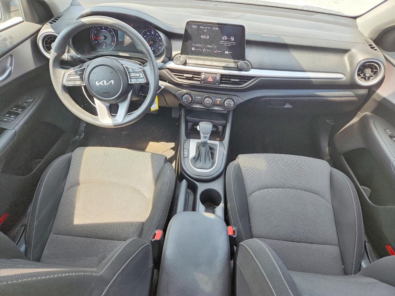 2024 Kia Forte Lxs - zdjęcie 8