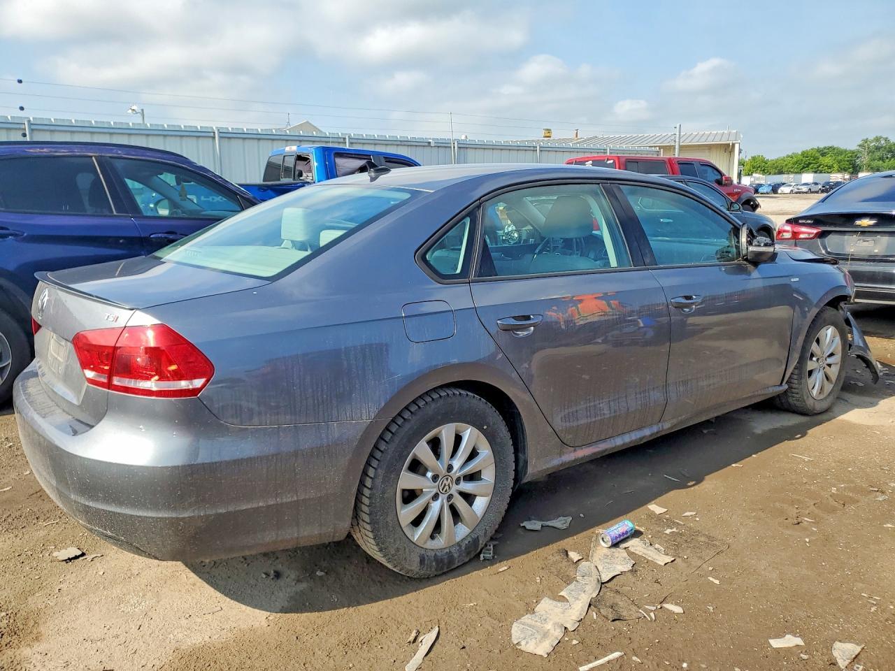 2014 Volkswagen Passat S - zdjęcie 3