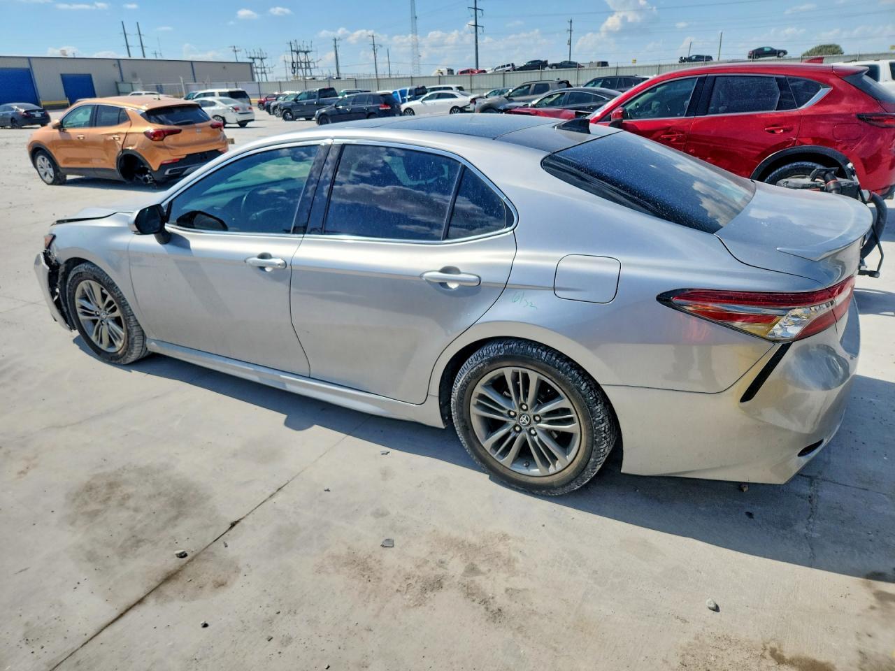 2019 Toyota Camry Xse - zdjęcie 2