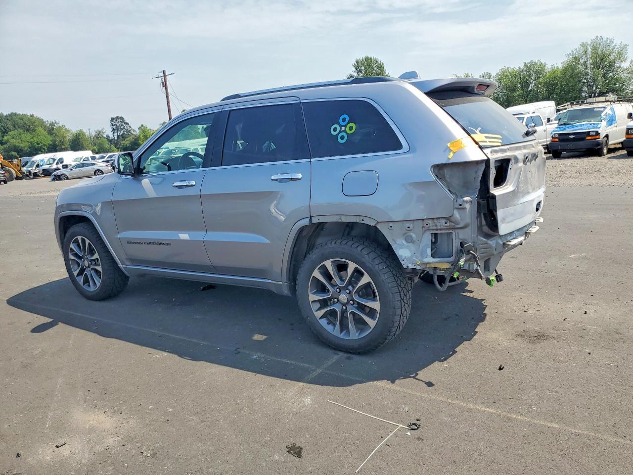 2018 Jeep Grand Cherokee Overland - zdjęcie 2