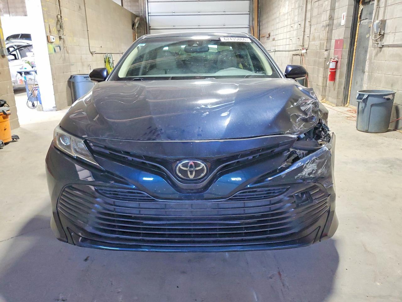 2018 Toyota Camry Le - zdjęcie 5