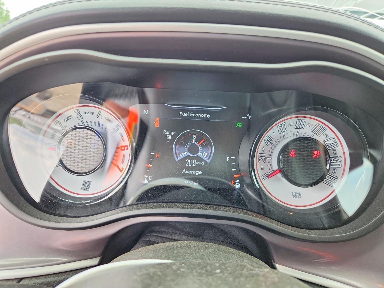 2022 Dodge Challenger R/T - zdjęcie 9