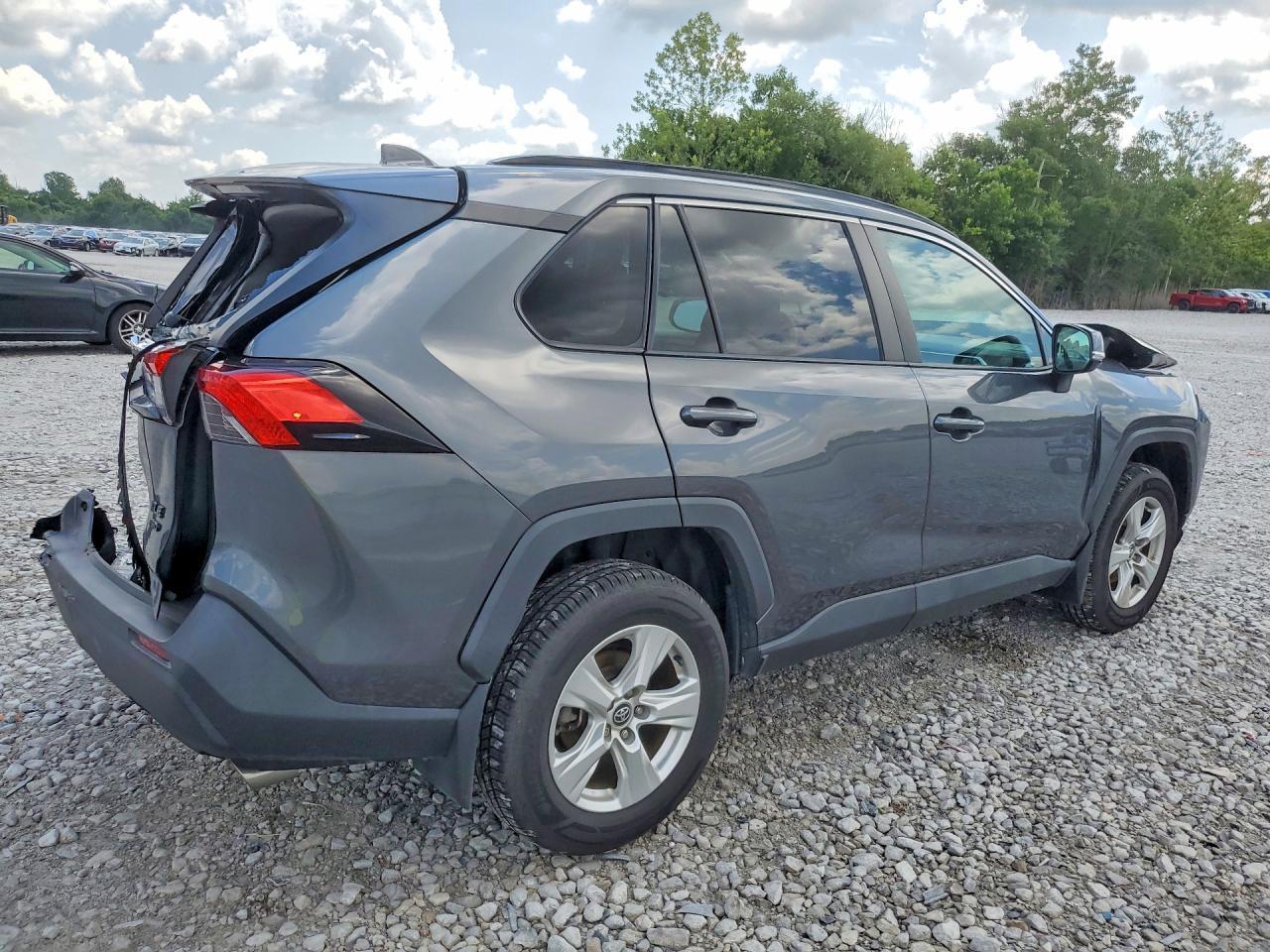 2021 Toyota Rav4 Xle - zdjęcie 3