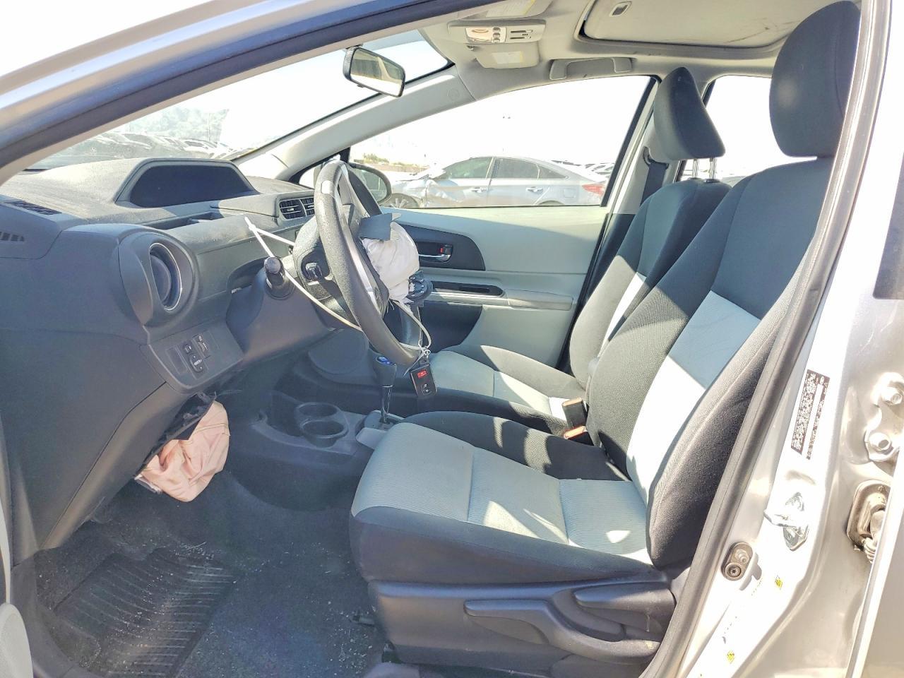 2014 Toyota Prius C Three - zdjęcie 7
