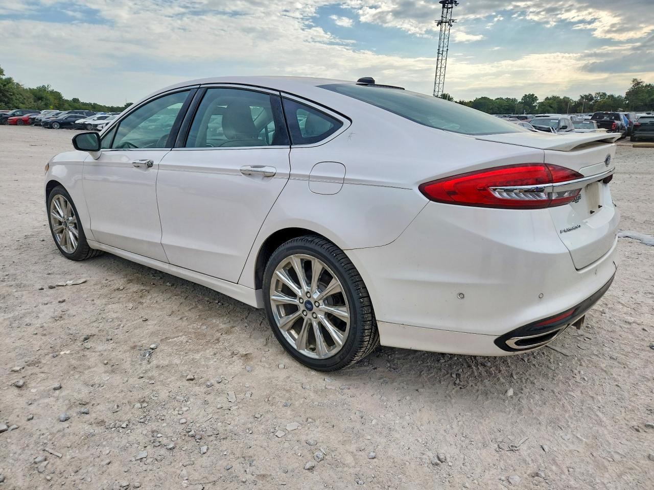2017 Ford Fusion Titanium - zdjęcie 2