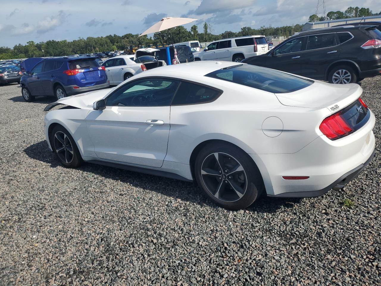 2020 Ford Mustang - zdjęcie 2