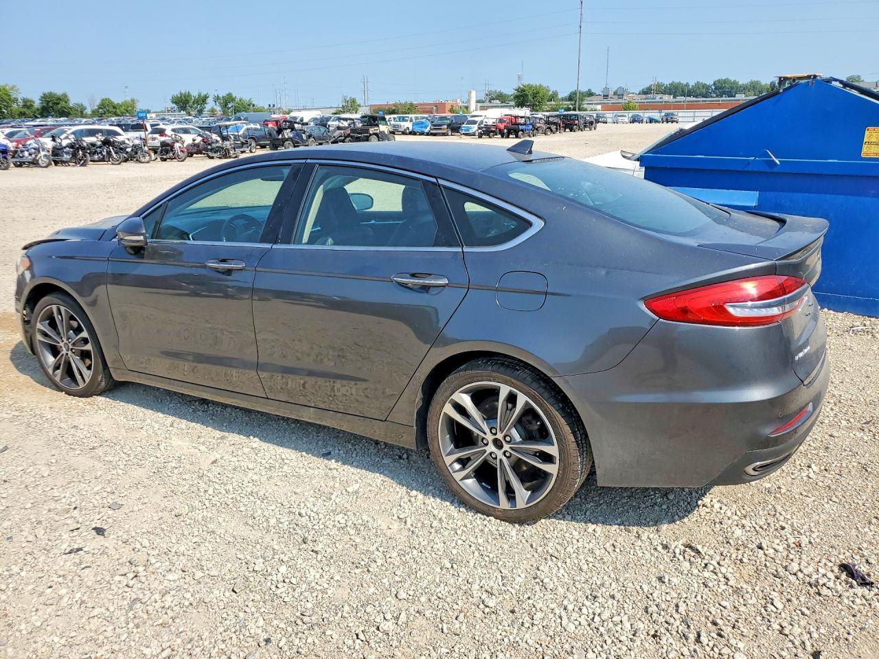2020 Ford Fusion Titanium - zdjęcie 2