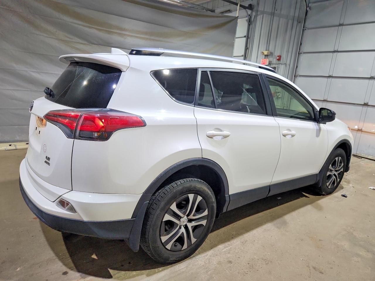 2017 Toyota Rav4 Le - zdjęcie 3
