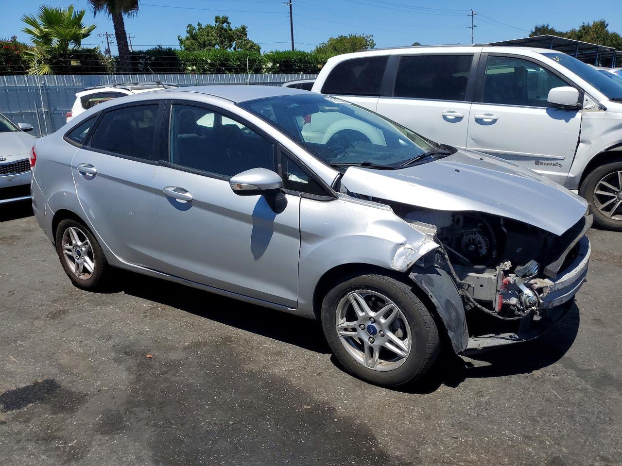 2017 Ford Fiesta Se - zdjęcie 4