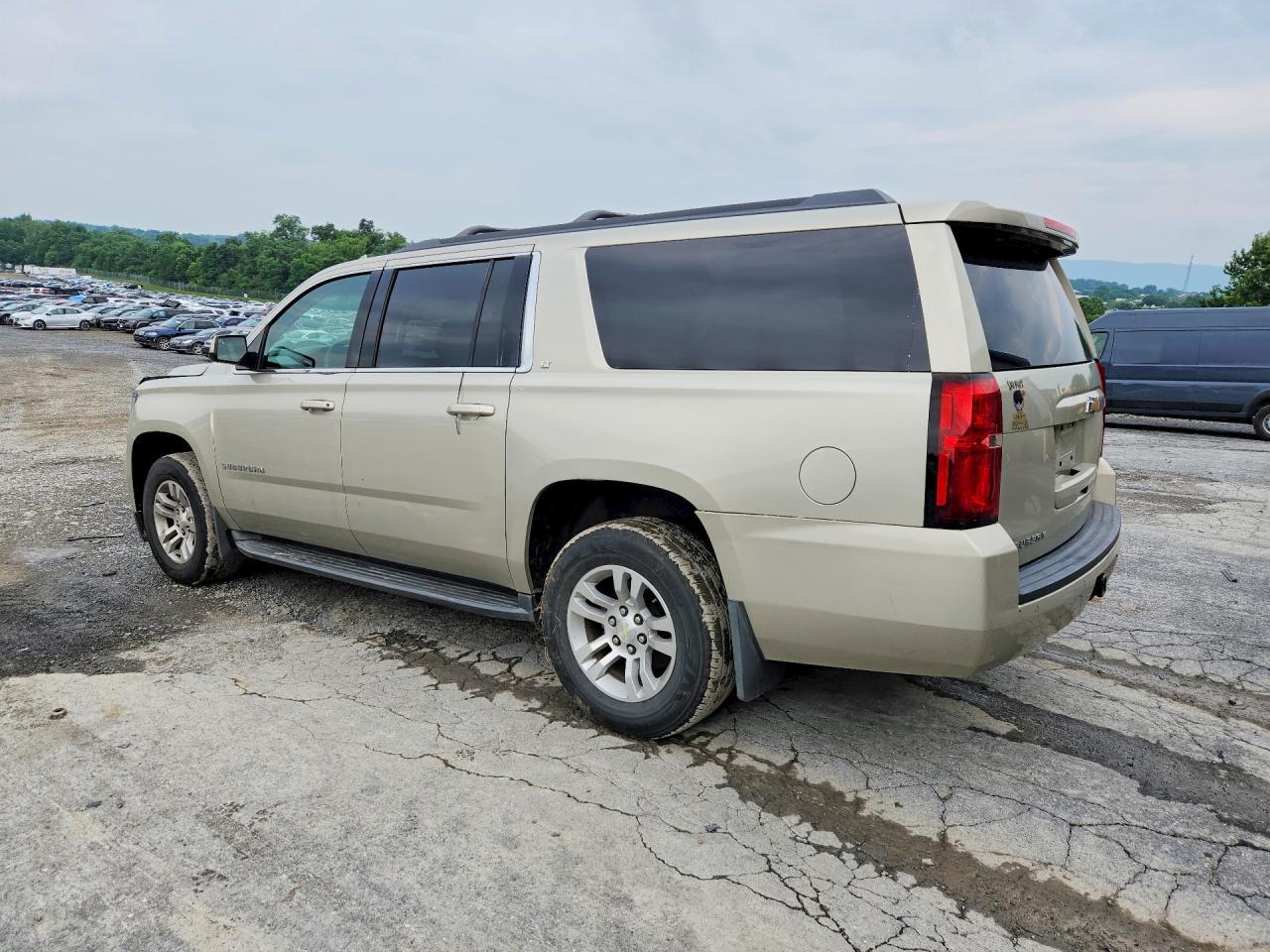 2015 Chevrolet Suburban K1500 Lt - zdjęcie 2