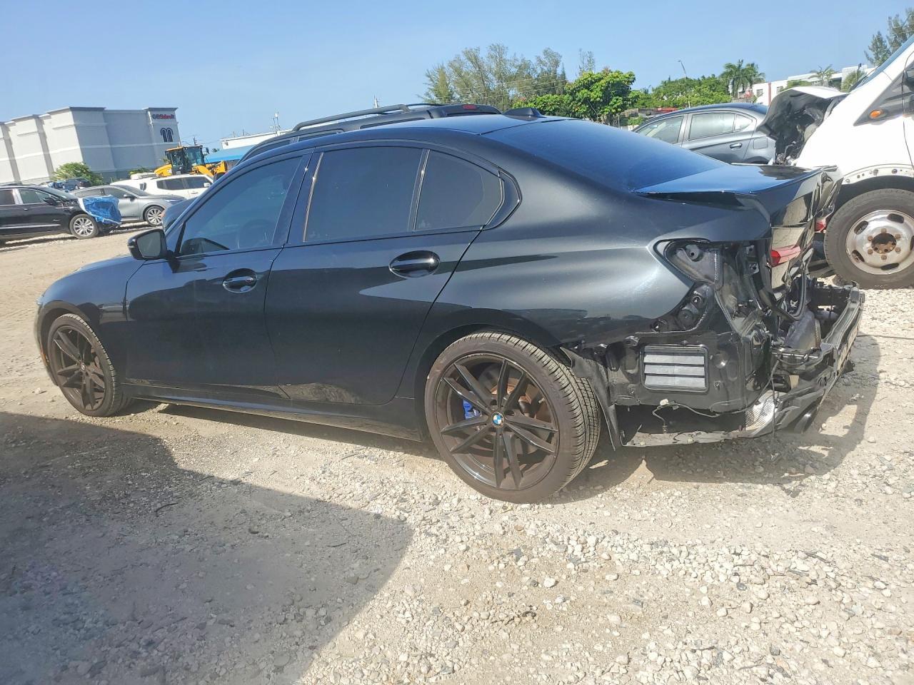 2023 BMW 330I - zdjęcie 2