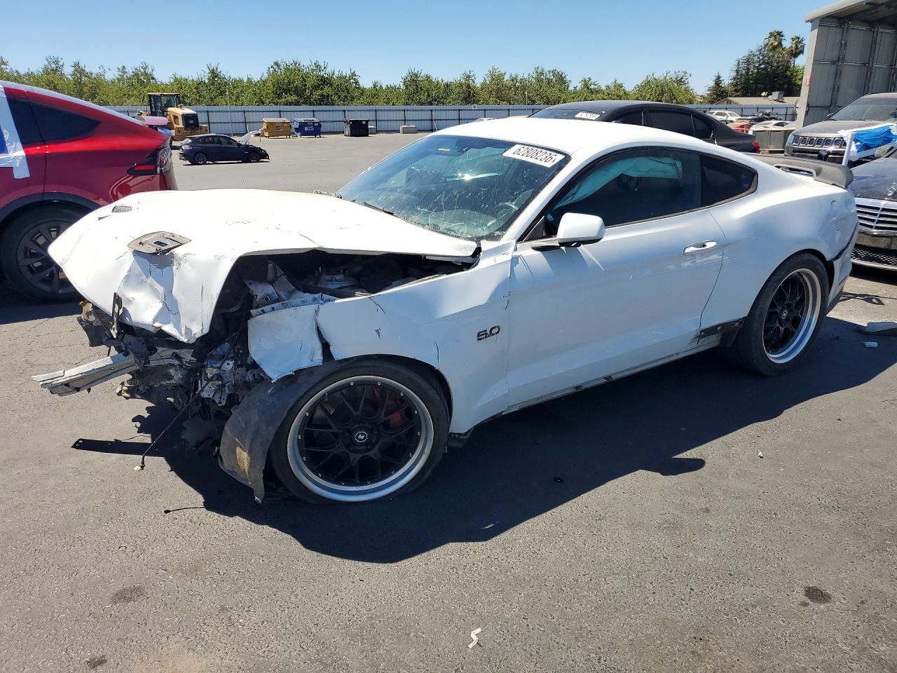 2020 Ford Mustang Gt - zdjęcie główne