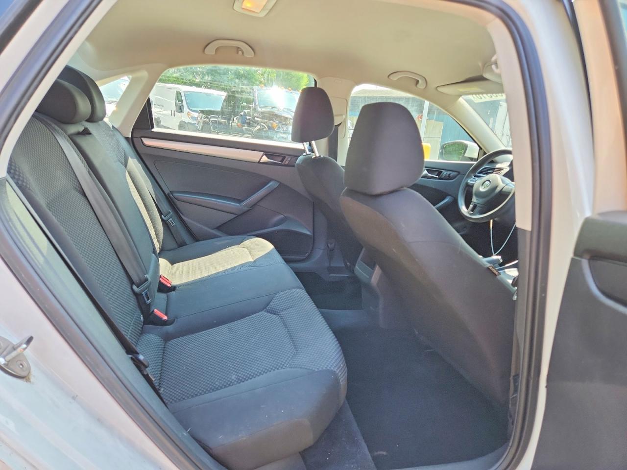 2015 Volkswagen Passat S - zdjęcie 10