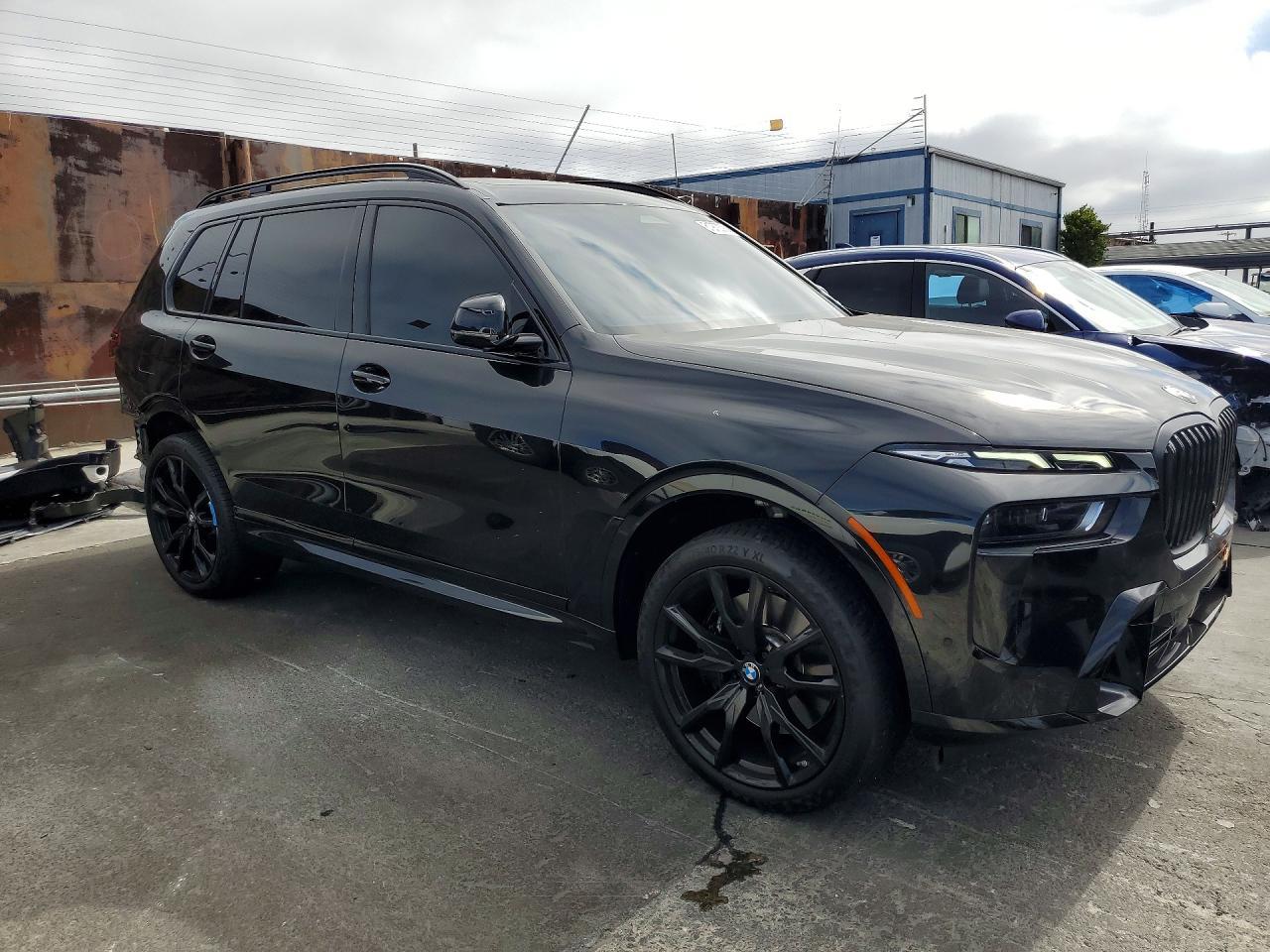 2024 BMW X7 xDrive40I - zdjęcie 4