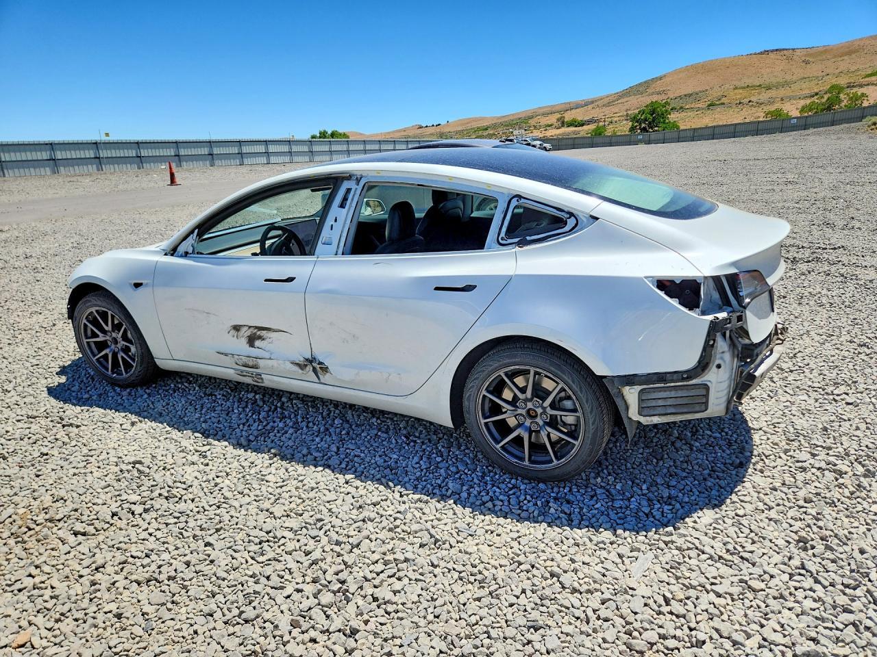 2019 Tesla Model 3 - zdjęcie 2