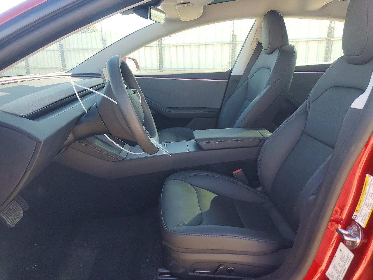 2025 Tesla Model 3 - zdjęcie 7