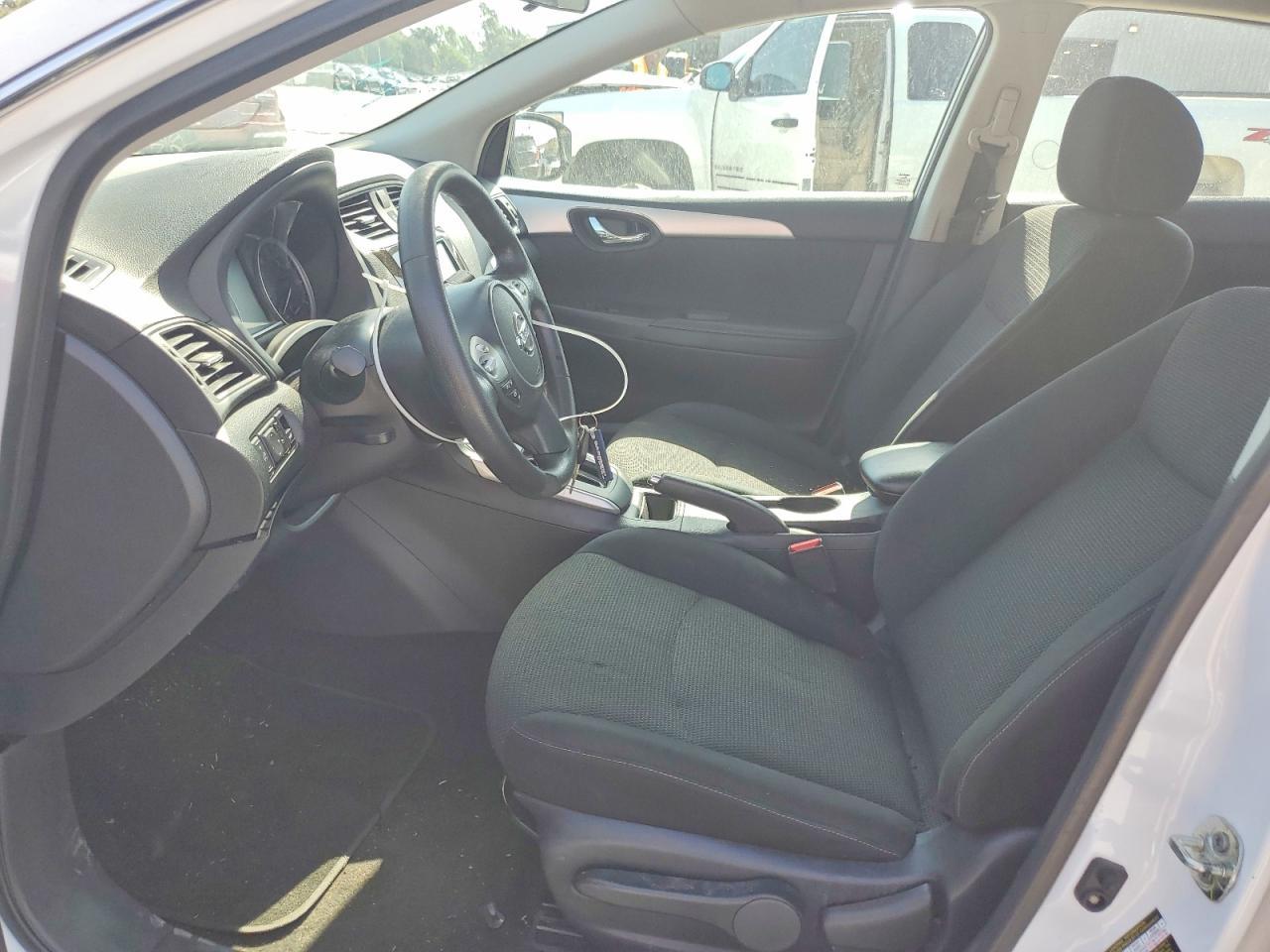 2019 Nissan Sentra S - zdjęcie 7