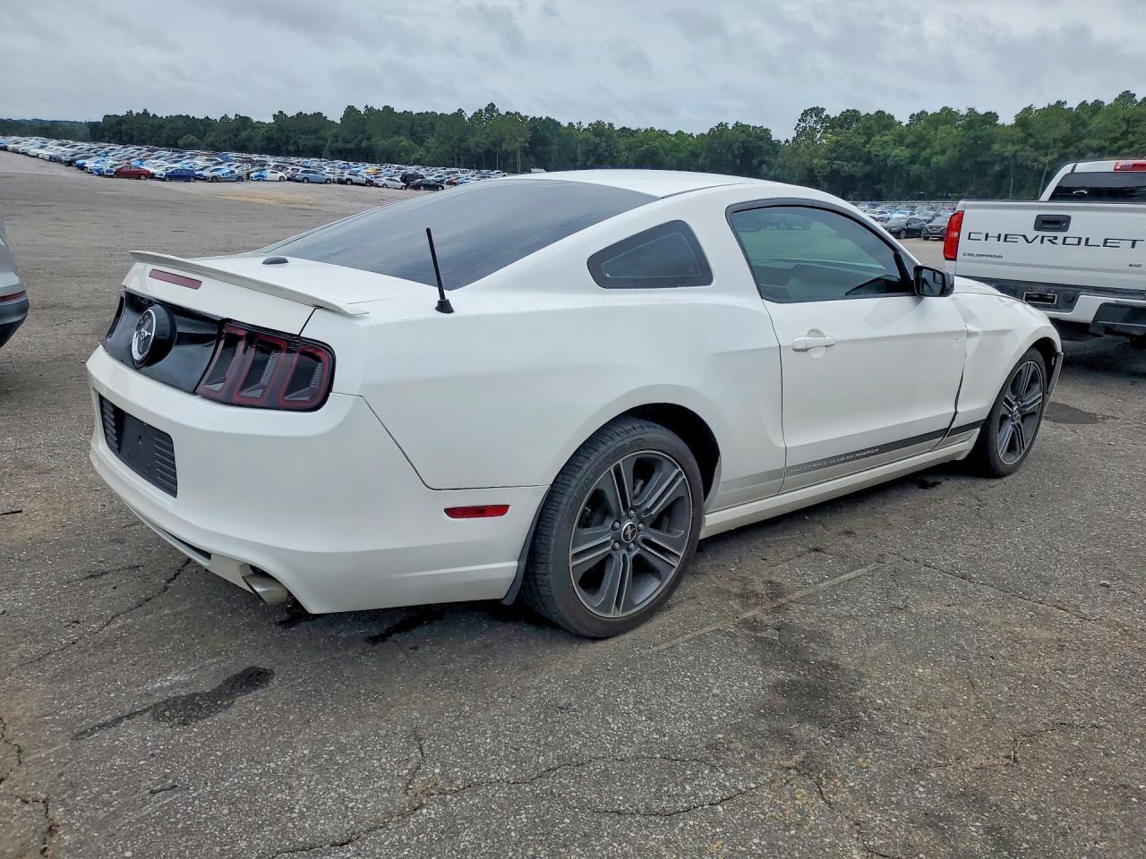2013 Ford Mustang - zdjęcie 3
