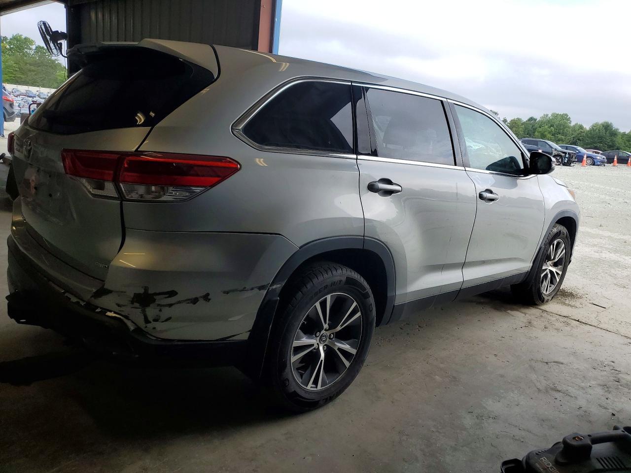 2019 Toyota Highlander Le - zdjęcie 3