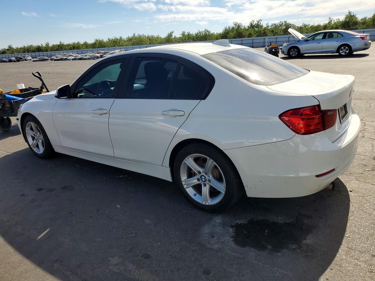 2014 BMW 320 I - zdjęcie 2