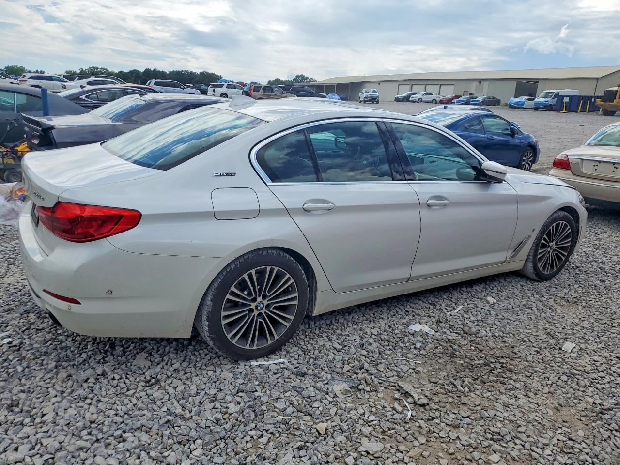 2019 BMW 530E - zdjęcie 3