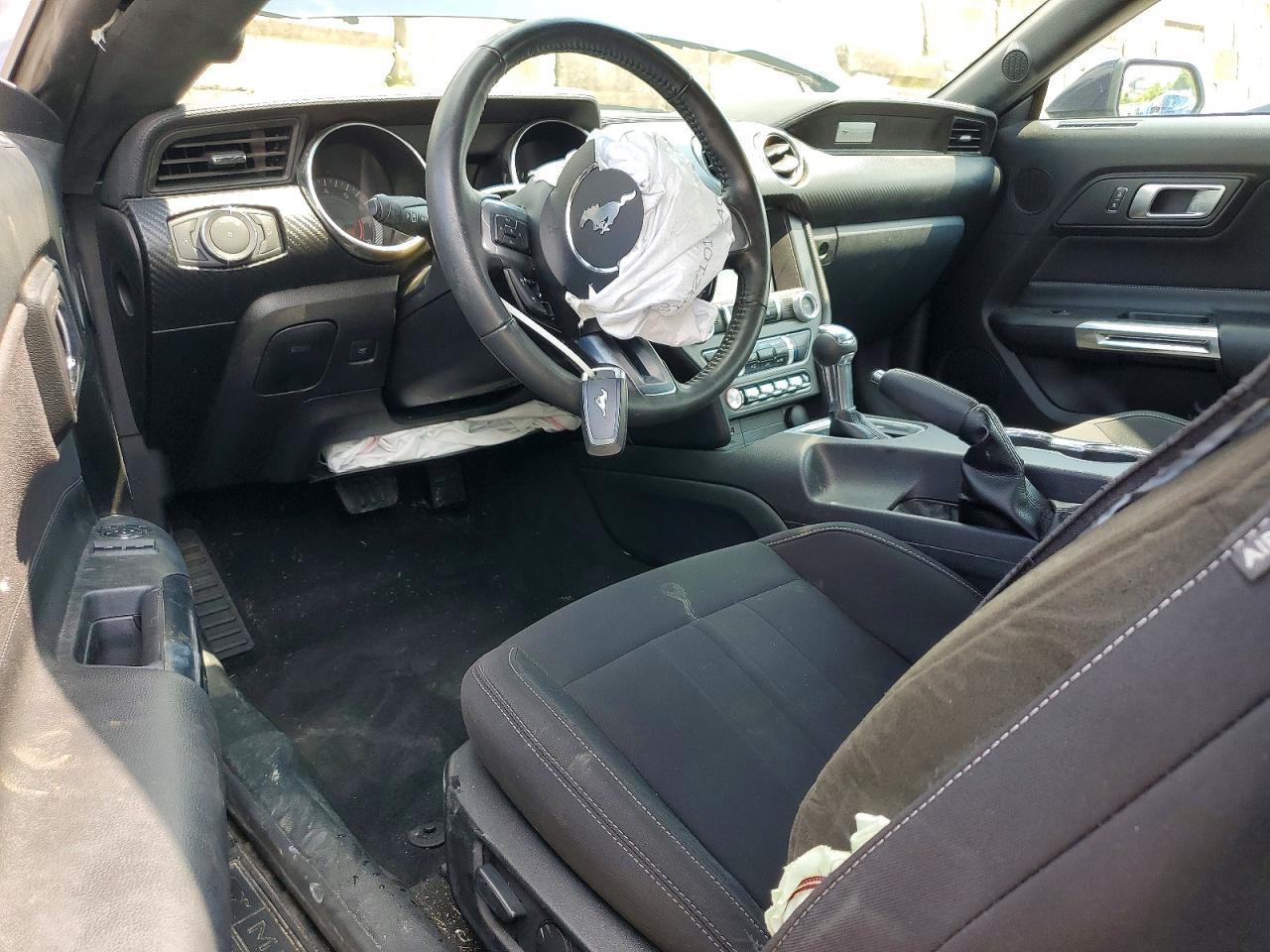 2021 Ford Mustang - zdjęcie 8