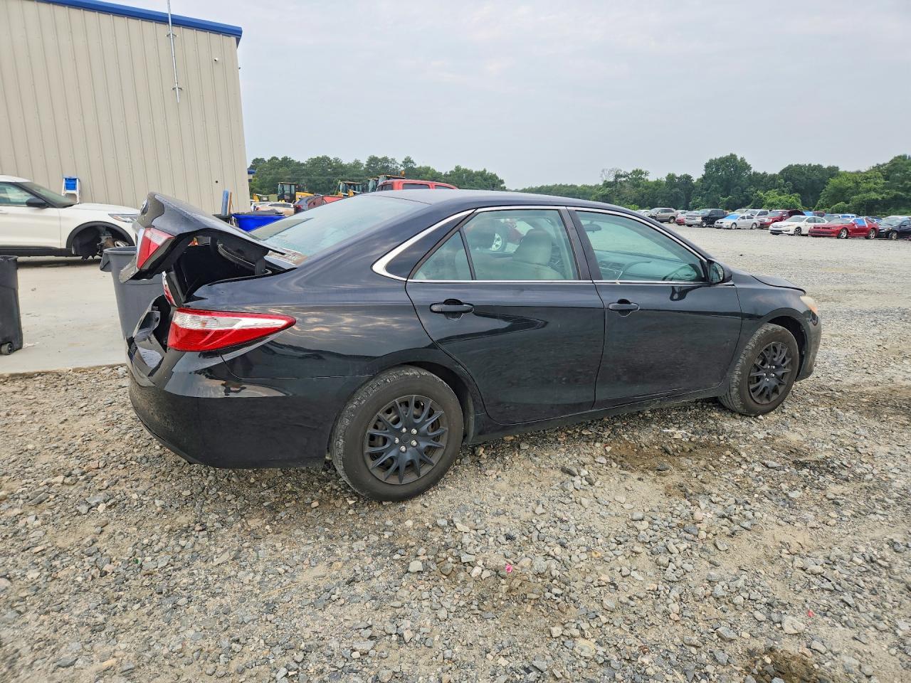 2017 Toyota Camry Le - zdjęcie 3