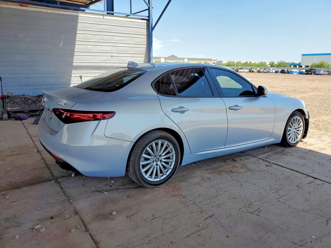 2022 Alfa Romeo Giulia - zdjęcie 3