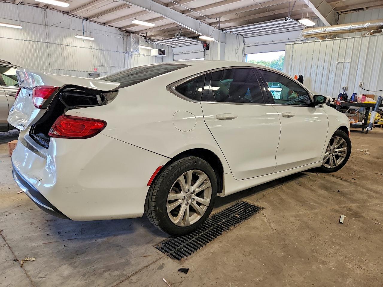 2015 Chrysler 200 Limited - zdjęcie 3