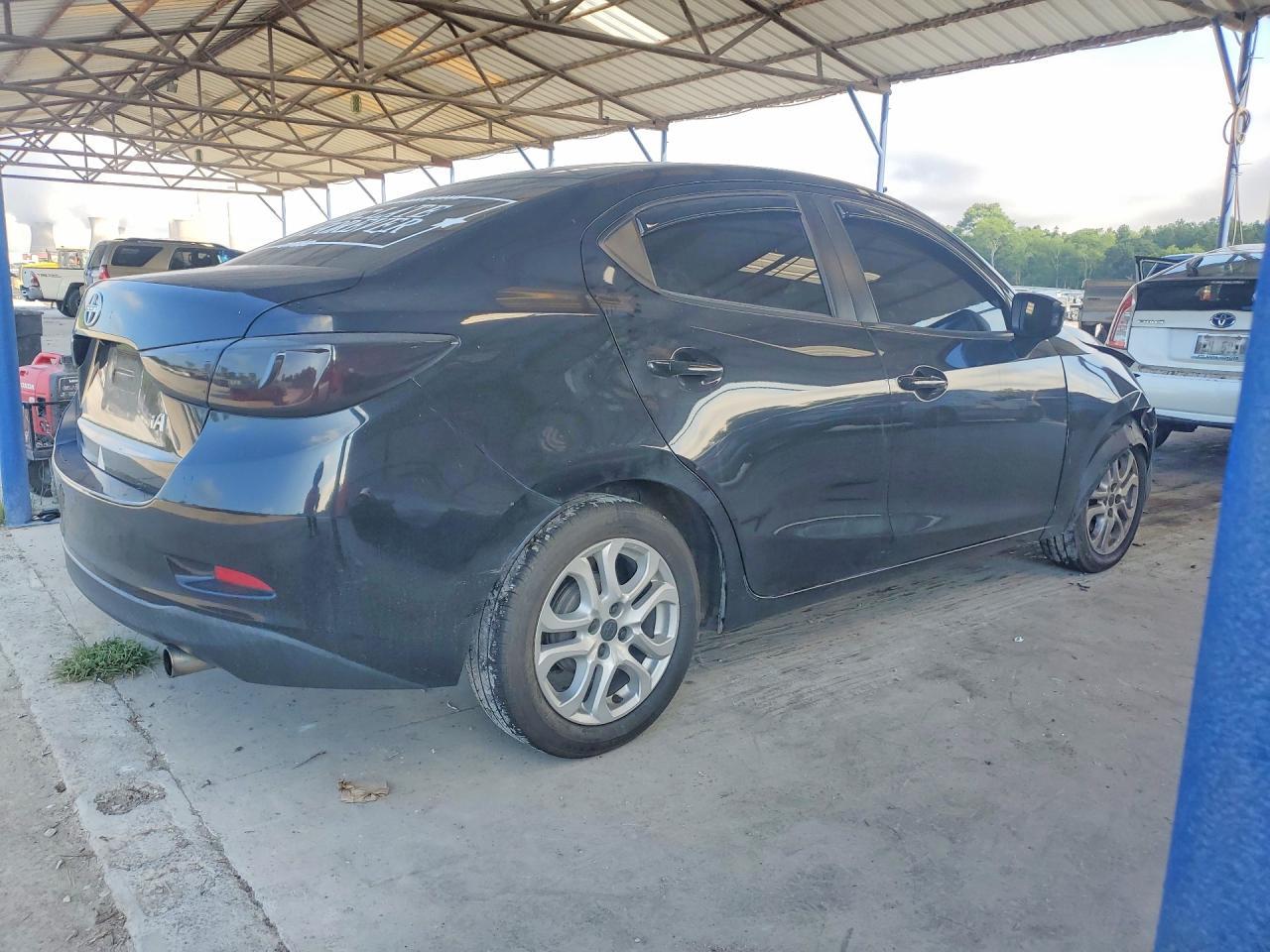 2016 Toyota Scion Ia - zdjęcie 3