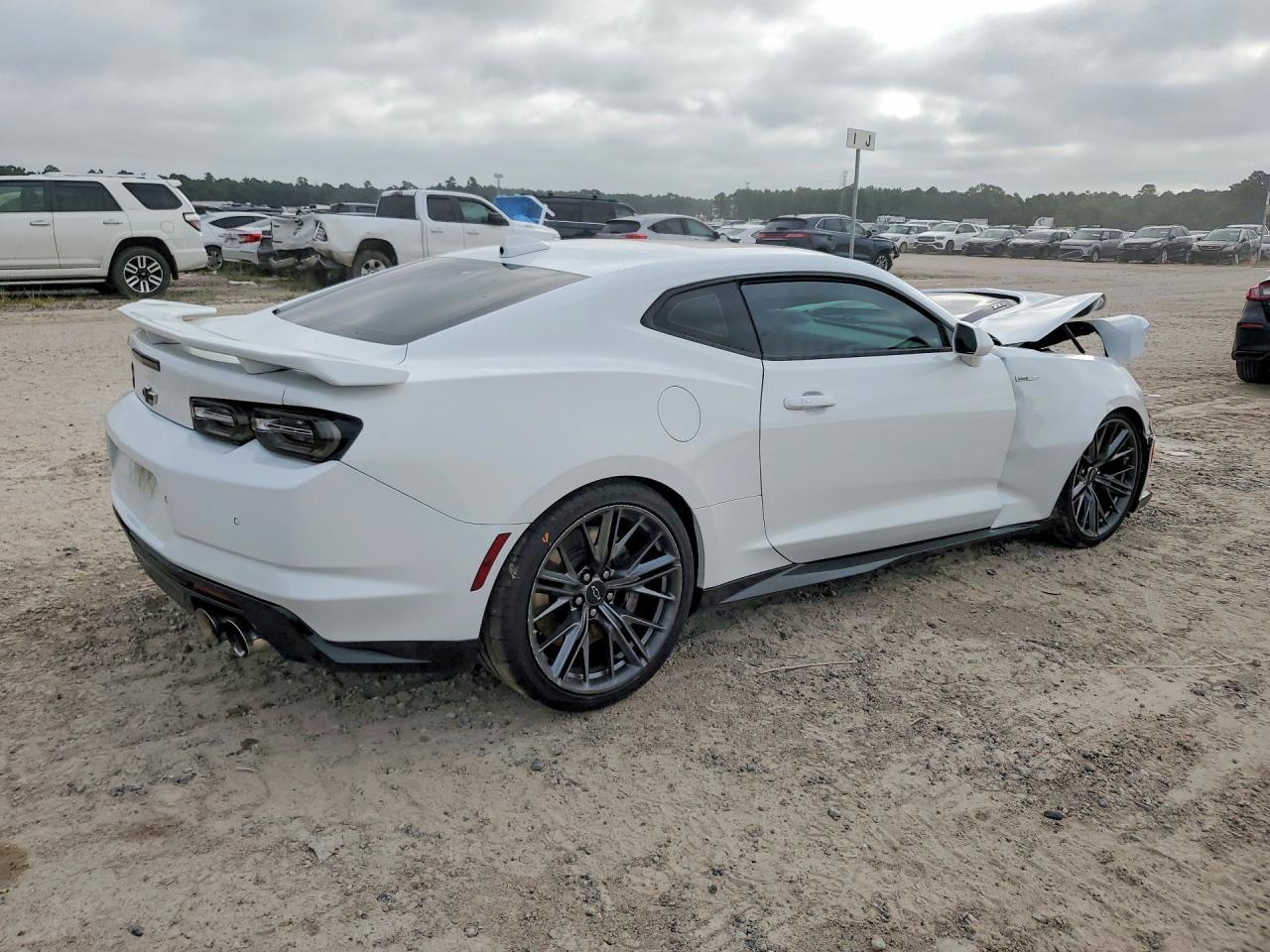 2024 Chevrolet Camaro Zl1 - zdjęcie 3