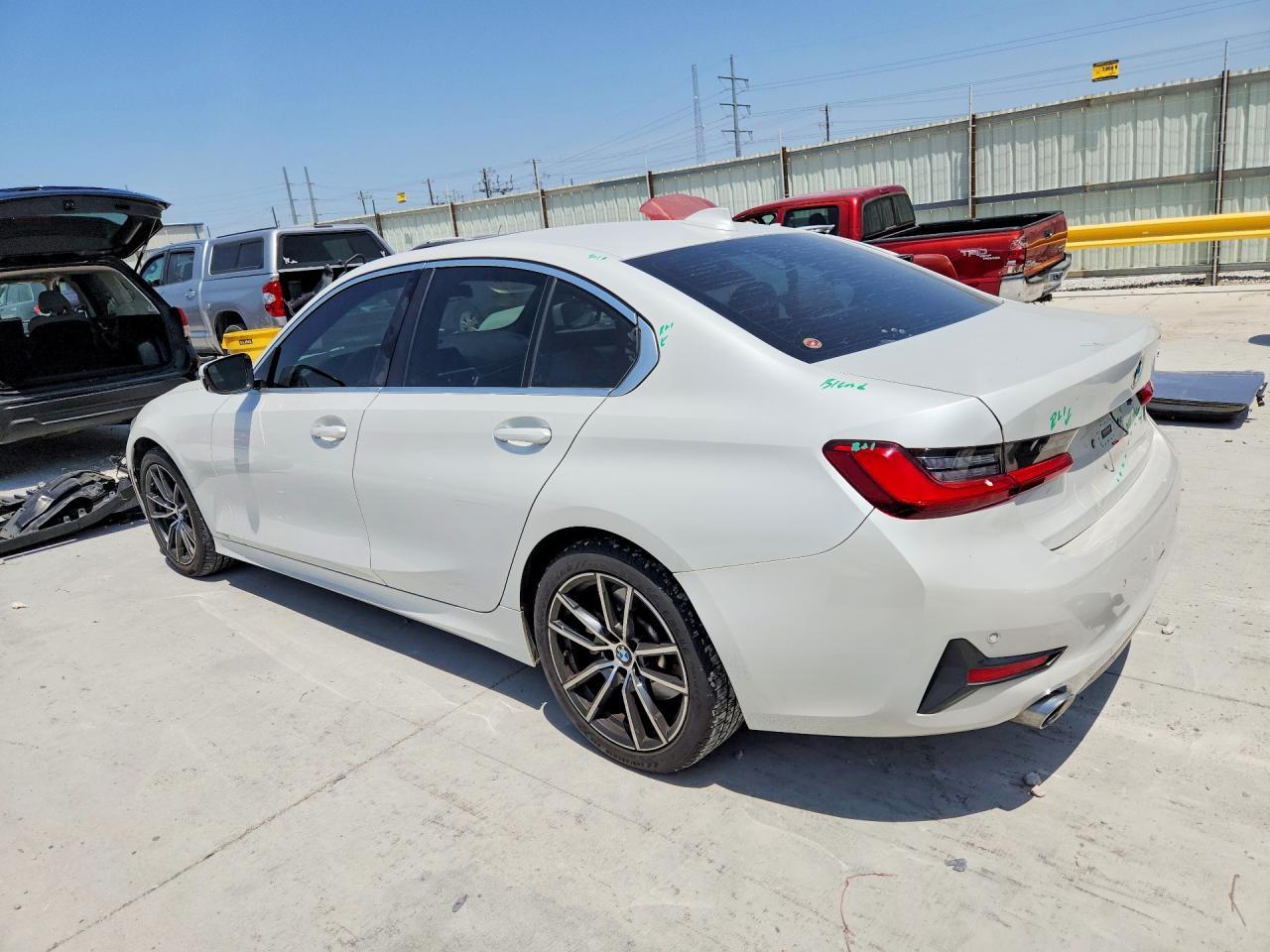 2019 BMW 330I - zdjęcie 2