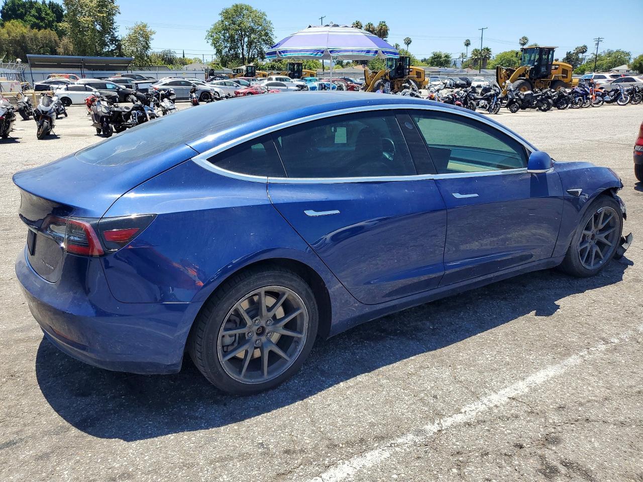 2019 Tesla Model 3 - zdjęcie 3