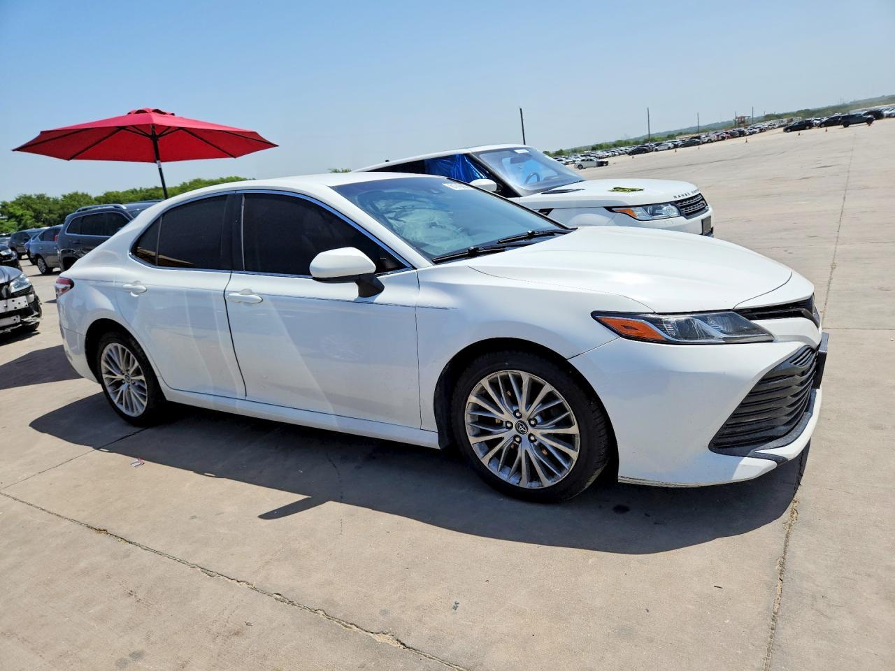 2018 Toyota Camry Le - zdjęcie 4