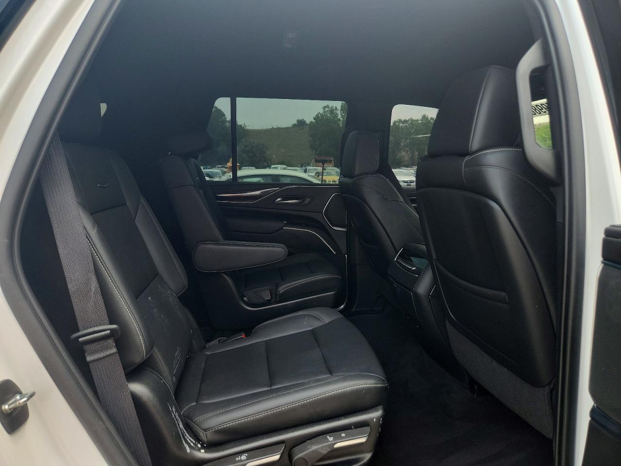 2022 Cadillac Escalade Luxury - zdjęcie 11