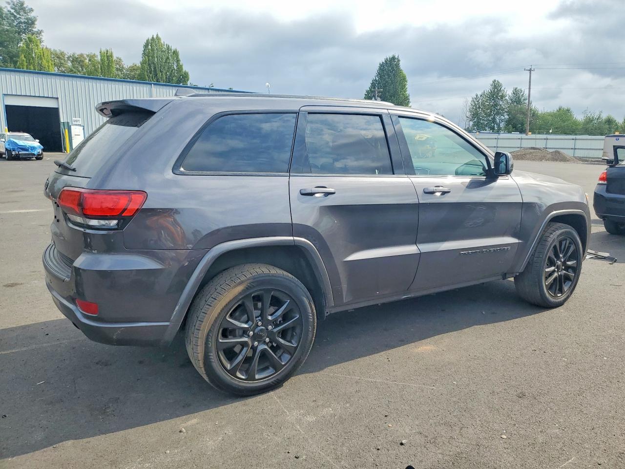 2020 Jeep Grand Cherokee Laredo - zdjęcie 3