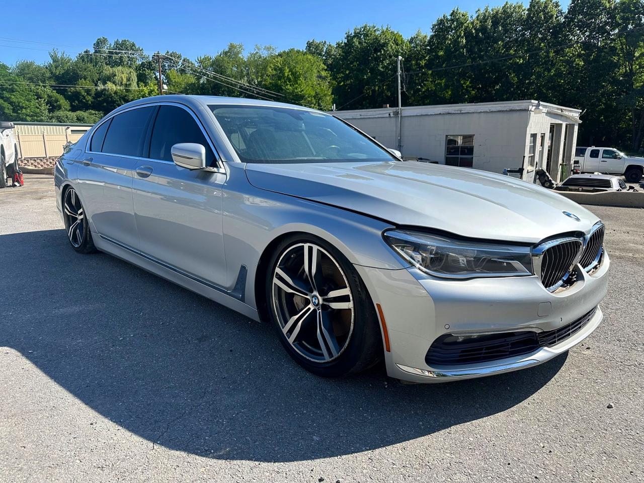 2016 BMW 750 Xi - zdjęcie 4