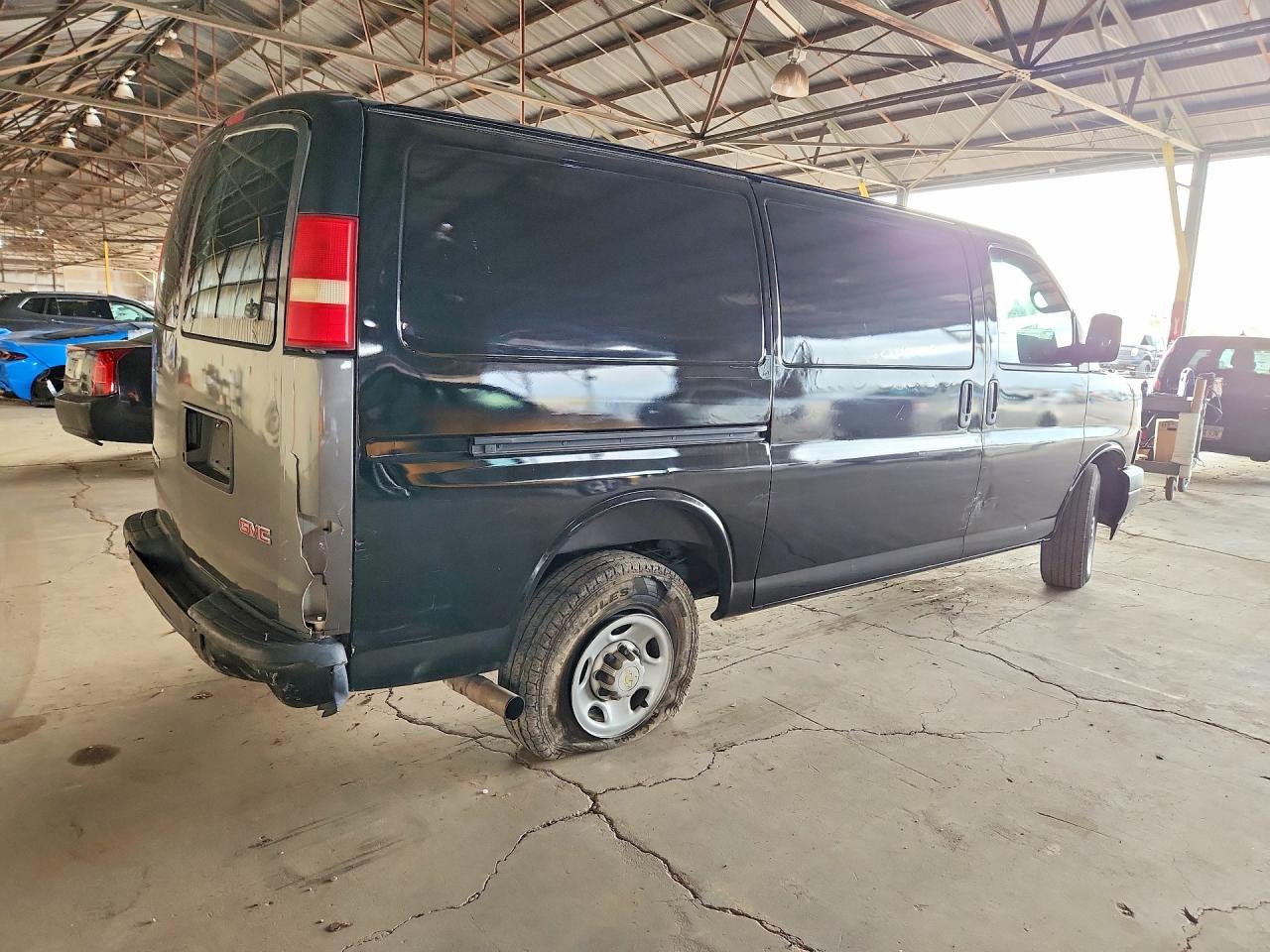2015 Chevrolet Express G2500 - zdjęcie 3