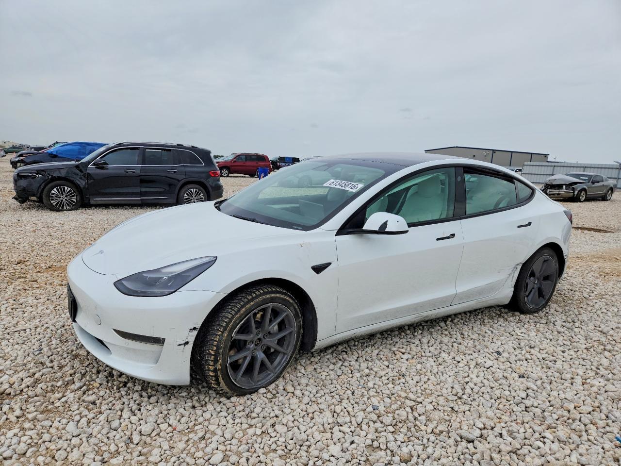 2022 Tesla Model 3 - zdjęcie główne