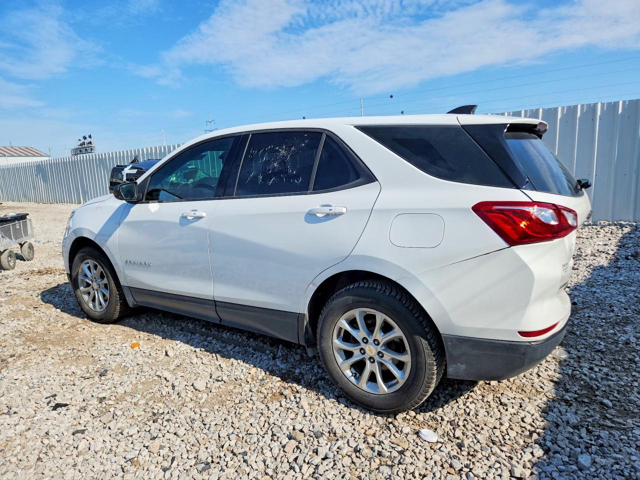 2019 Chevrolet Equinox Ls - zdjęcie 2