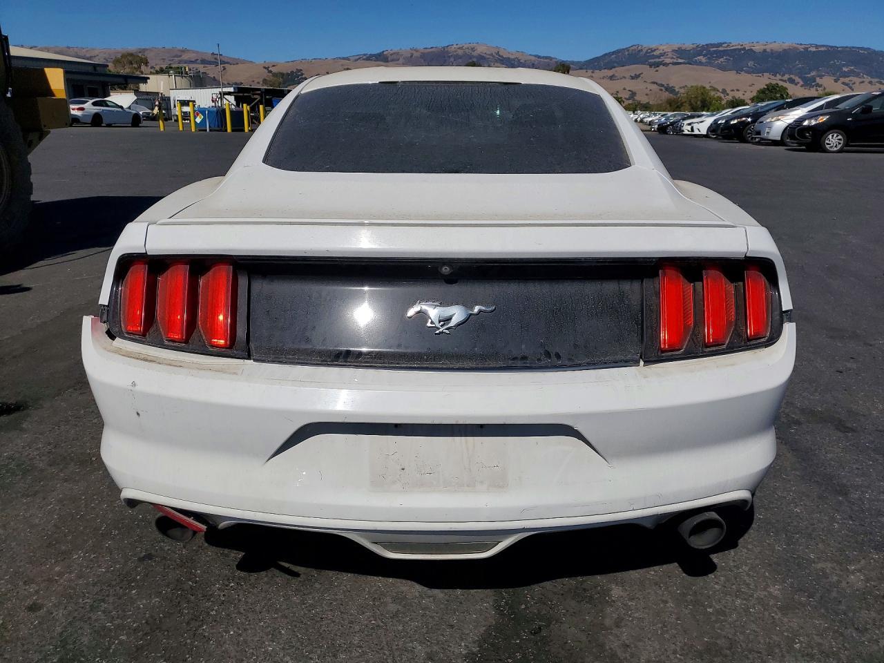 2015 Ford Mustang - zdjęcie 6