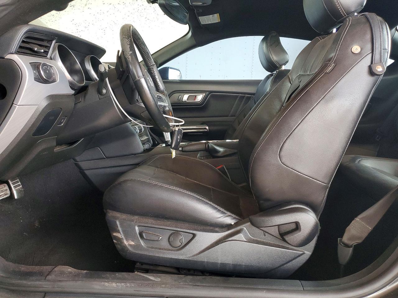 2020 Ford Mustang - zdjęcie 7