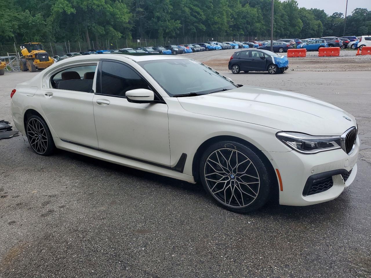 2018 BMW Seria 7 B7 - zdjęcie 4