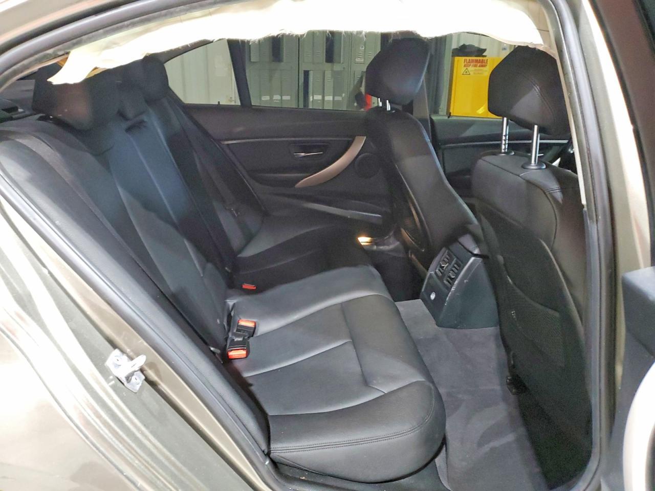 2017 BMW Seria 3 320i - zdjęcie 10