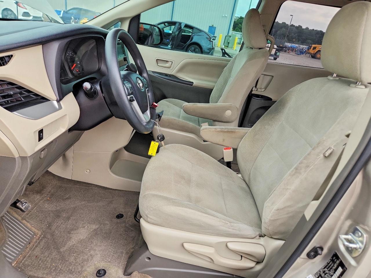 2016 Toyota Sienna L 7-Passenger - zdjęcie 7
