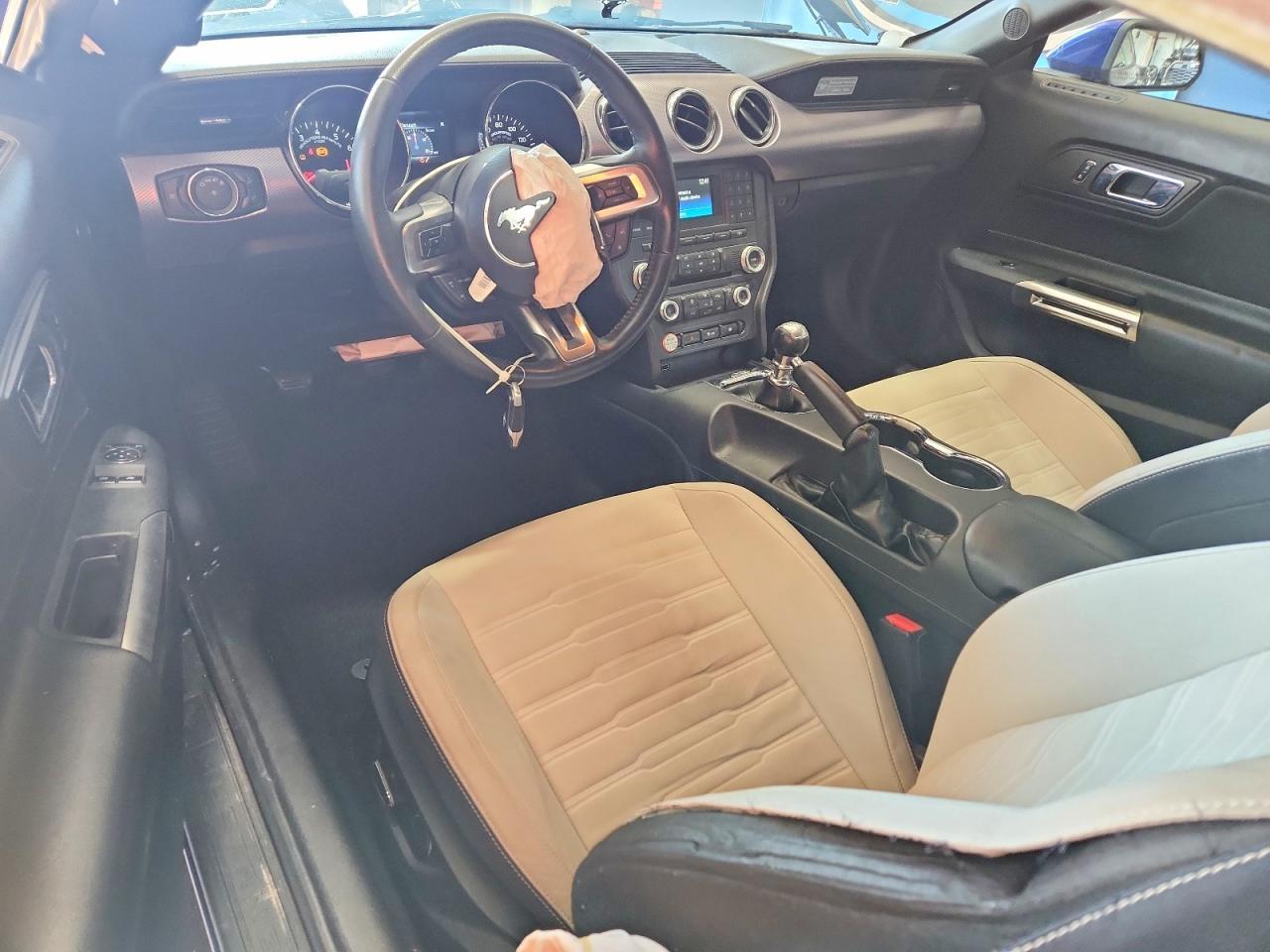 2015 Ford Mustang - zdjęcie 8