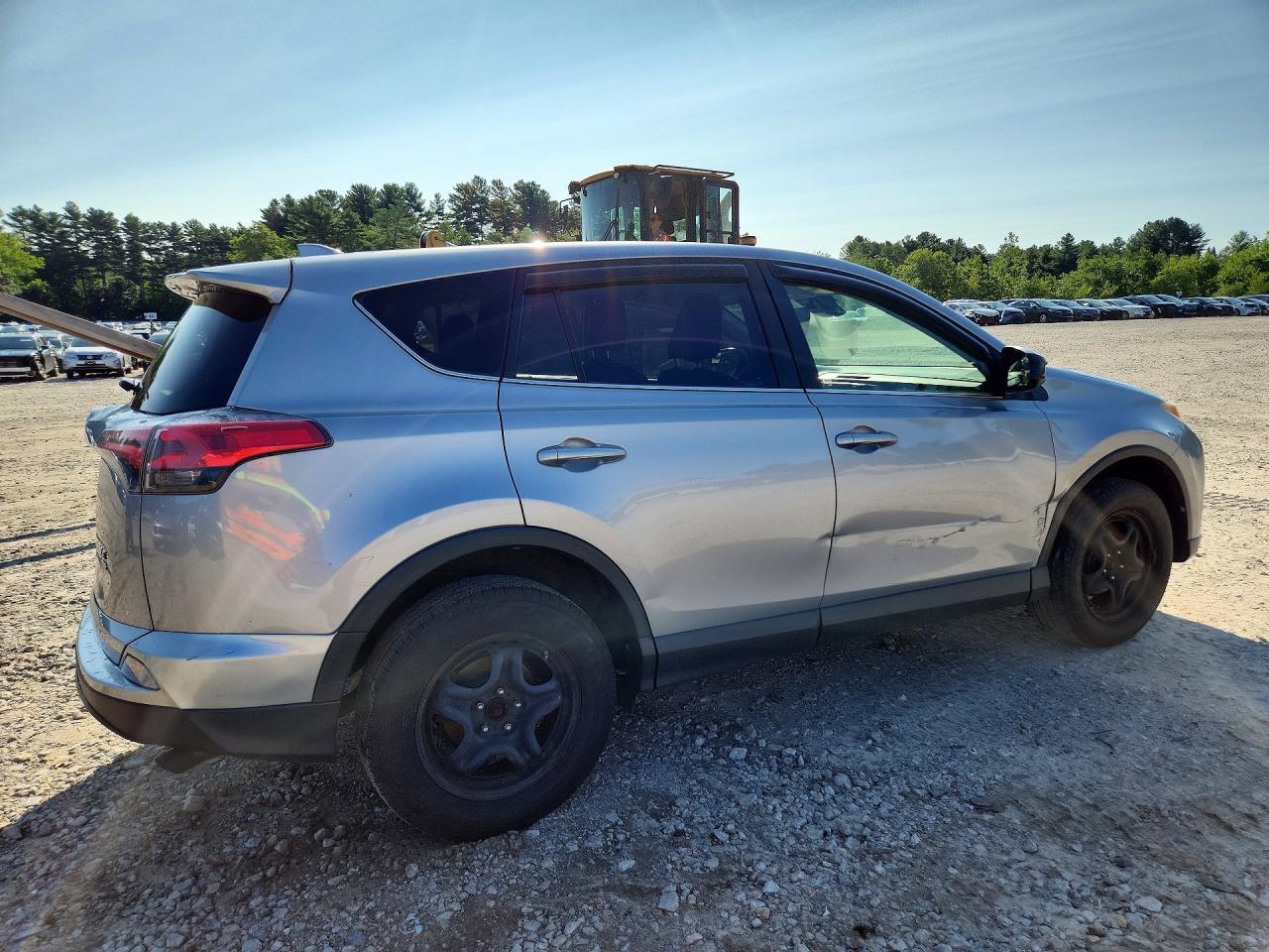 2018 Toyota Rav4 Le - zdjęcie 3