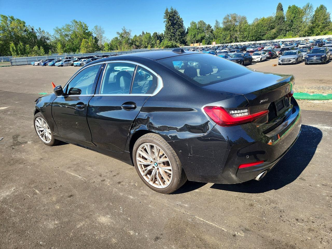 2024 BMW Seria 3 330i - zdjęcie 2
