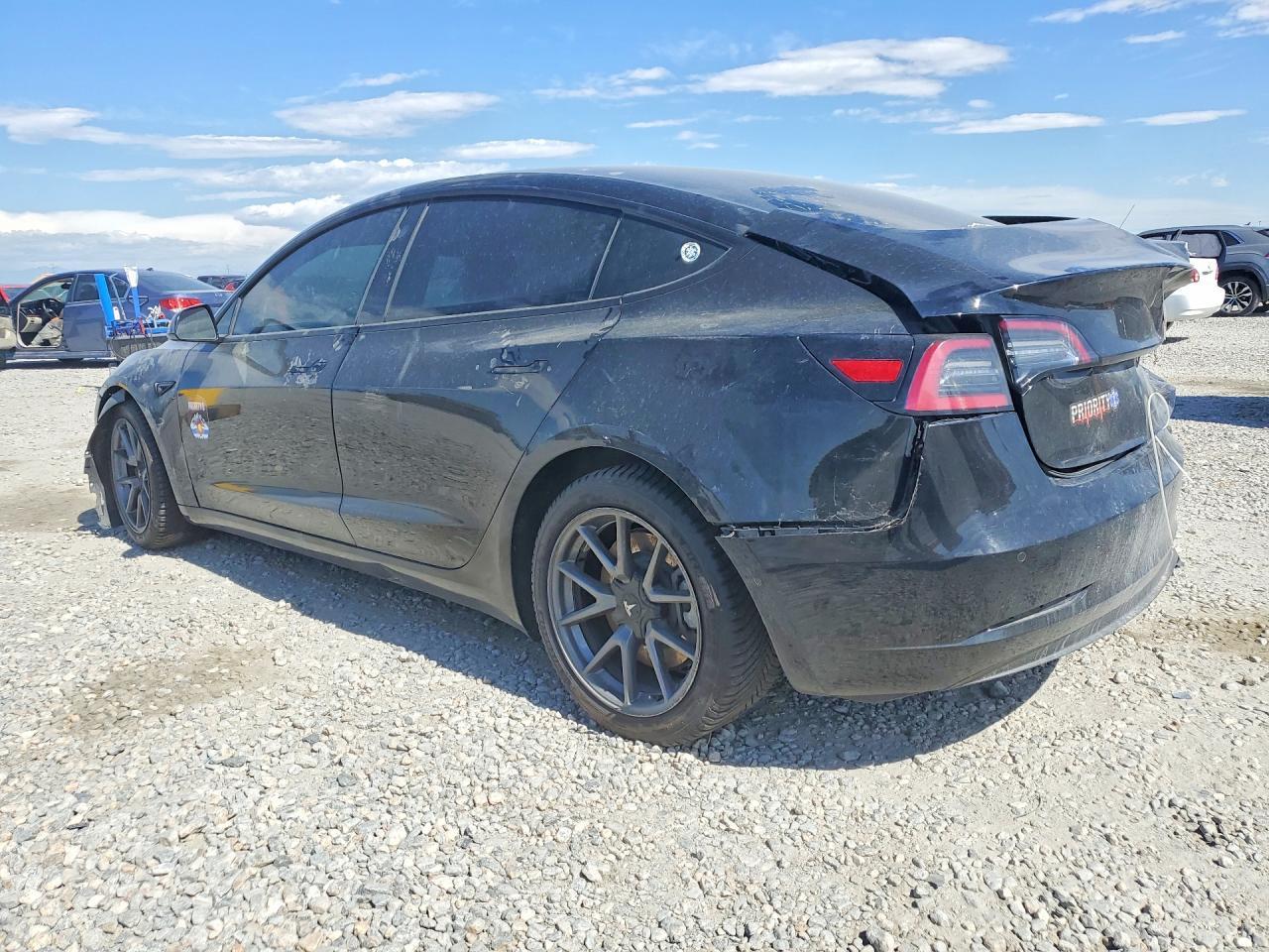 2022 Tesla Model 3 - zdjęcie 2