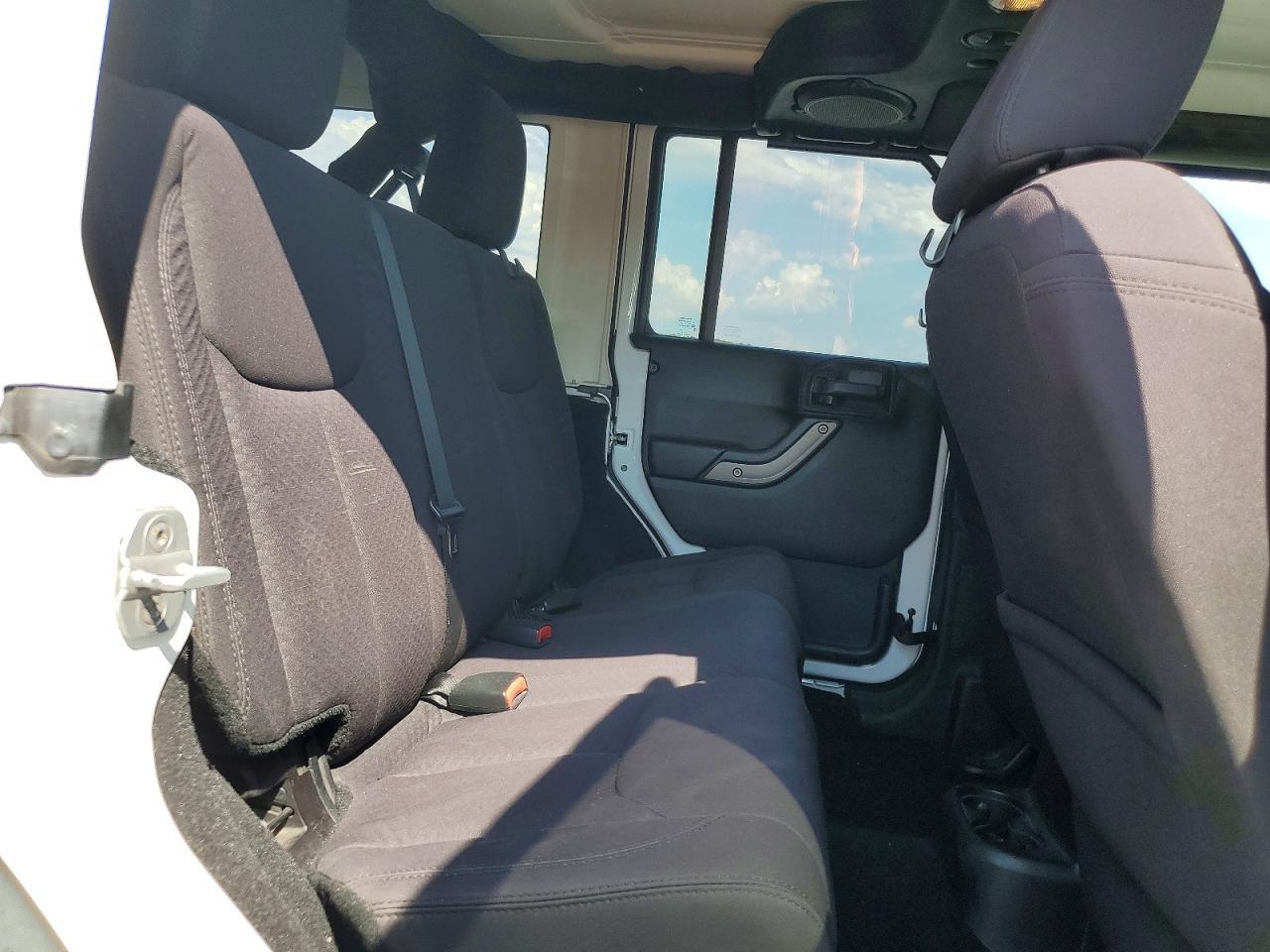 2013 Jeep Wrangler - zdjęcie 11
